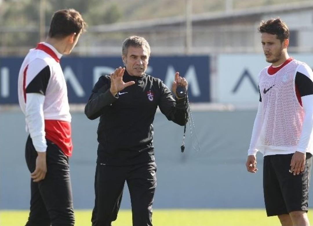 Yanal&rsquo;lı Trabzonspor, Galatasaray Ma&ccedil;ı Hazırlıklarını S&uuml;rd&uuml;rd&uuml;