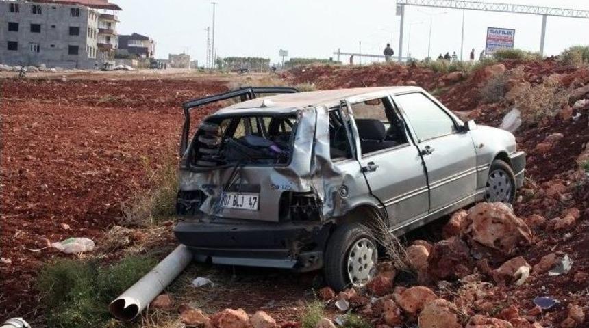 Tır, Otomobile &Ccedil;arptı: 5 Yaralı