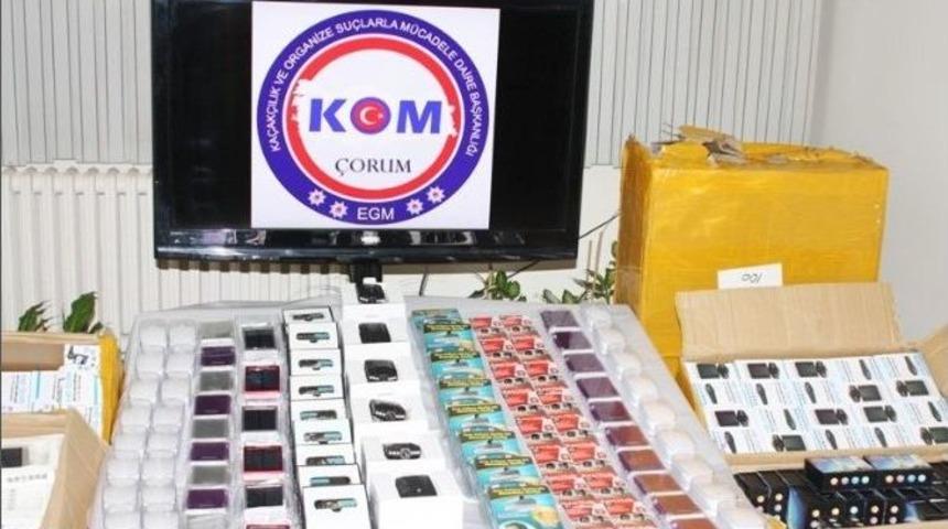 &Ccedil;orum Polisinden Ka&ccedil;ak Sigara Ve Elektronik Eşya Operasyonu