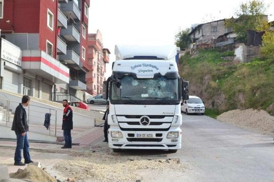 İş&ccedil;iler Silahlı Şehir Magandalarının Saldırısına Uğradı