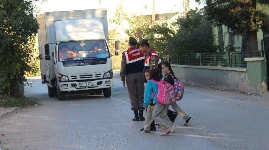 Aksu Jandarma Trafik Uygulamalarına Devam Ediyor