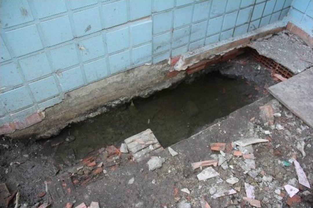 Evini Kanalizasyon Suyu Basan Vatandaş &Ccedil;aresiz