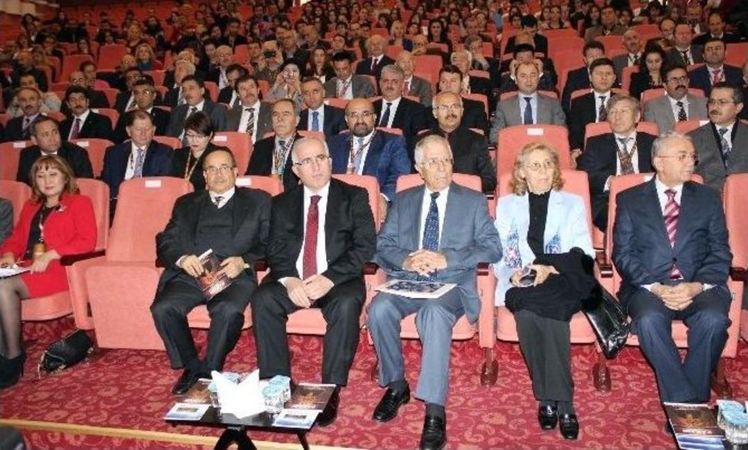 Eskişehir&rsquo;de "medeniyet D&uuml;ş&uuml;n&uuml;r&uuml; Farabi Uluslararası Sempozyum"