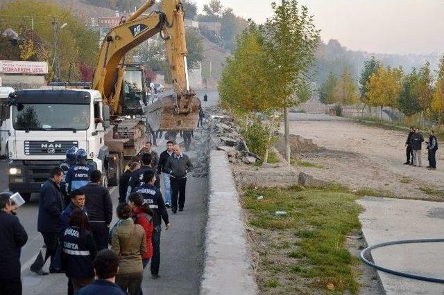 Ongözlü Köprü Civarındaki Kaçak Kafe Yıkıldı