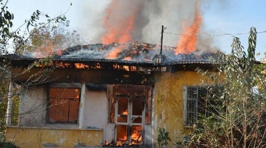 &Ccedil;arşamba&rsquo;da Ev Yangını