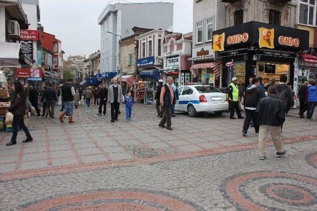 Trafik Denetleme Ekiplerinden, Sara&ccedil;lar Caddesi&rsquo;nde Motorsiklet Avı 1