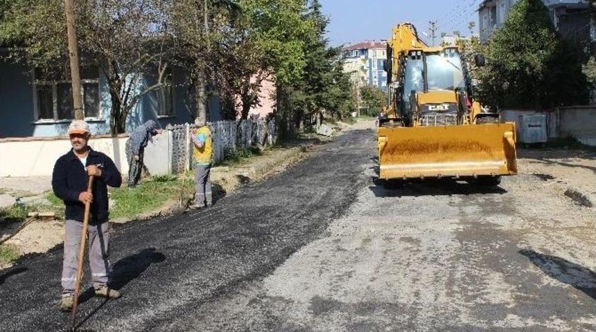 Kızılpınar&rsquo;da Asfaltlama &Ccedil;alışmaları S&uuml;r&uuml;yor