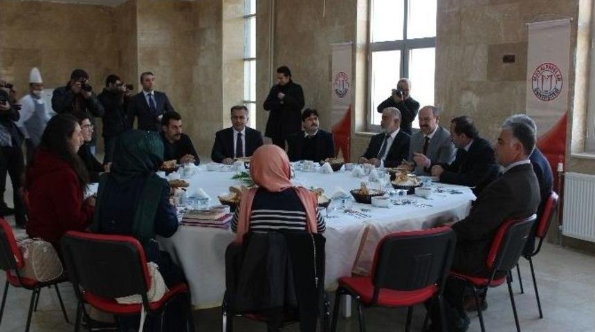 Mş&uuml;&rsquo;de Aşure Dağıtımı