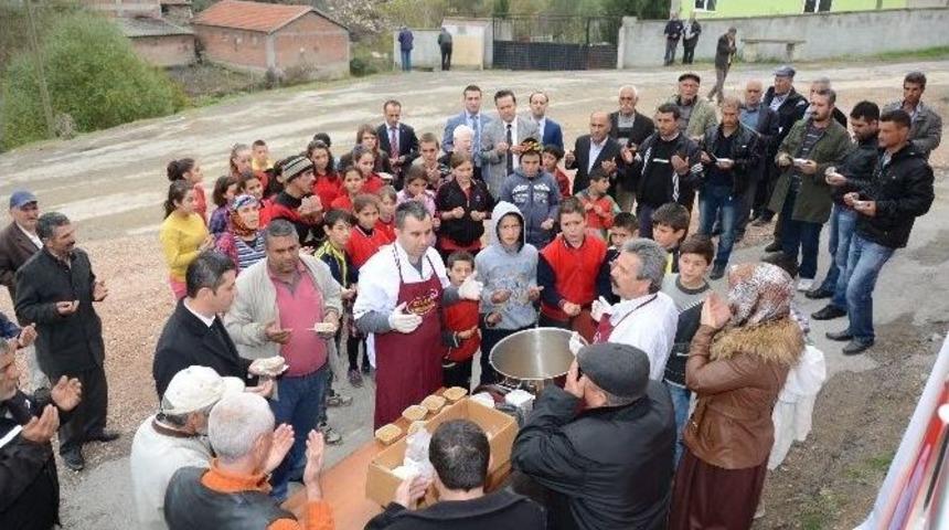 Başkan Kafaoğlu Aşure Dağıttı