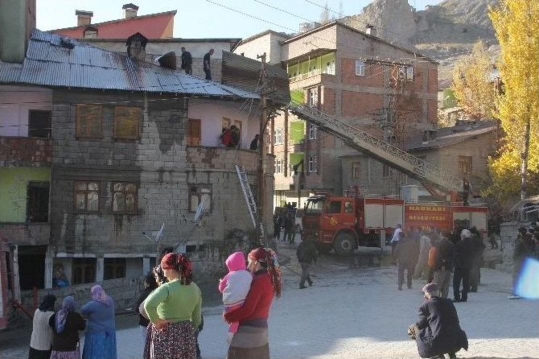 Hakkari&rsquo;de Korkutan Ev Yangını
