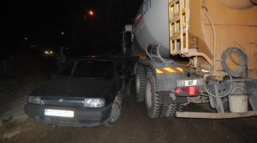 Manevra Yapan Kamyon Otomobile &Ccedil;arptı