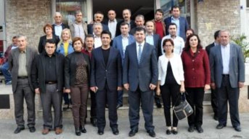 Başkan Gen&ccedil;&rsquo;ten Chp İl Başkanı Arı&rsquo;ya Ziyaret