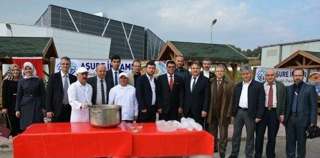 Yunusemre Kent Konseyi&rsquo;nden &Ouml;ğrencilere Aşure İkramı 1