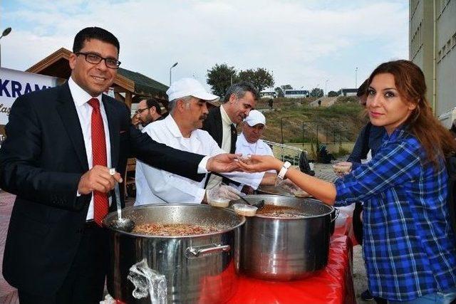 Yunusemre Kent Konseyi&rsquo;nden &Ouml;ğrencilere Aşure İkramı 2