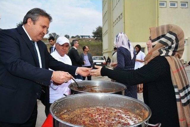 Yunusemre Kent Konseyi&rsquo;nden &Ouml;ğrencilere Aşure İkramı 3