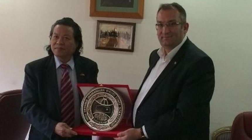 &Ccedil;in İş Adamları Derneği&rsquo;nden Daib&rsquo;e Ziyaret