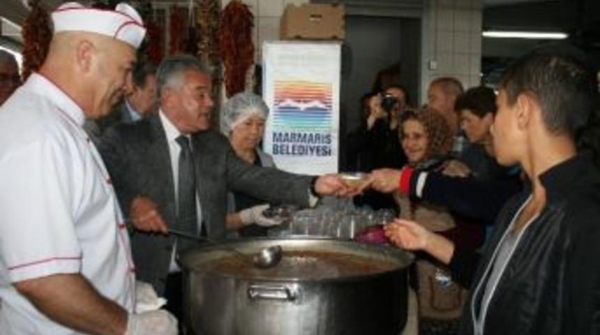 Marmaris Belediyesi 3 Bin Kişiye Aşure Dağıttı