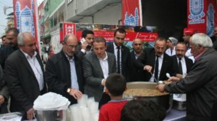 G&uuml;rsu Belediyesi Aşure Dağıttı