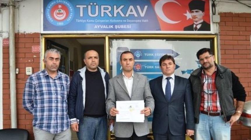 Ayvalık&rsquo;ta Meb&rsquo;in Okul M&uuml;d&uuml;rl&uuml;ğ&uuml; Sınavlarına Tepki
