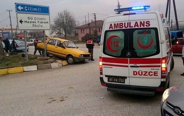 D&uuml;zce&rsquo;de Trafik Kazası: 3 Yaralı 1