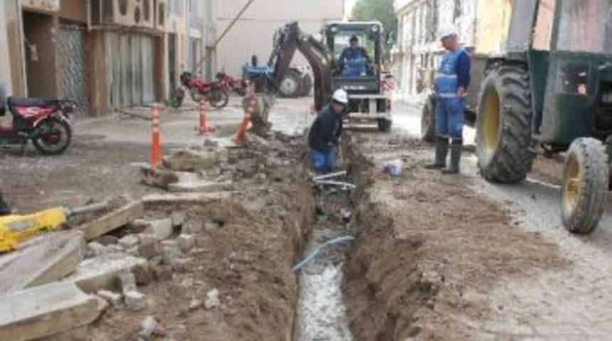 Dikili&rsquo;de Altyapı Hamlesi Tamgaz S&uuml;r&uuml;yor