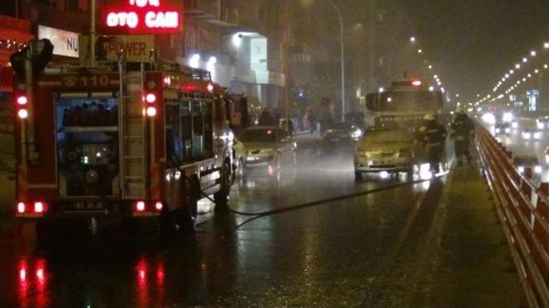 Seyir Halinde Alev Alan Aracı &lsquo;toma&rsquo; S&ouml;nd&uuml;rd&uuml;