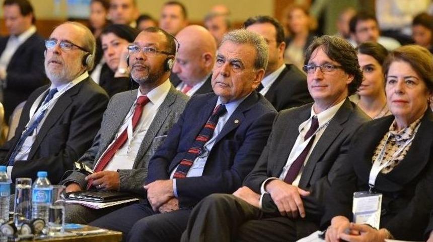 İzmir&rsquo;in &rsquo;&rsquo;akdenizlilik Kimliği&rsquo;&rsquo; &Ouml;ne &Ccedil;ıkacak