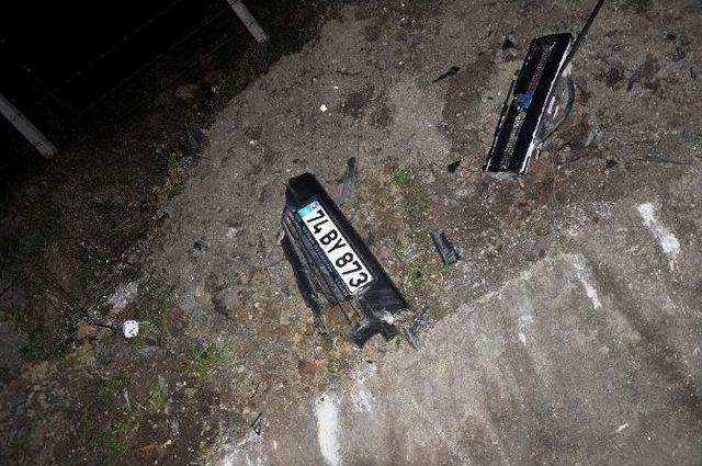 Kız &Ouml;ğrenciye &Ccedil;arpan Otomobil Takla Attı: 3 Yaralı 3