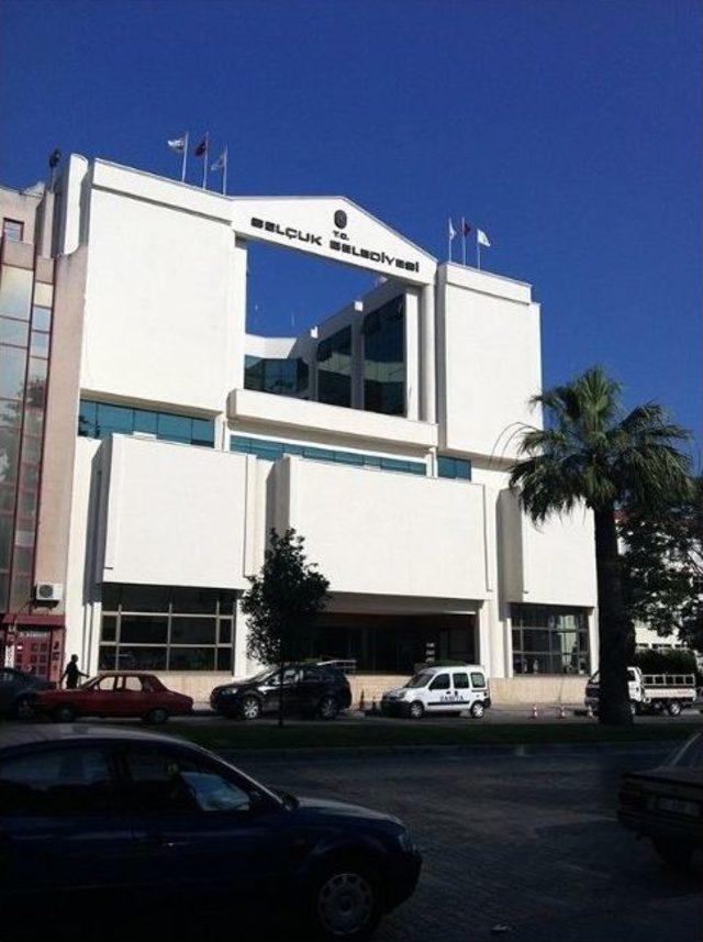 Sel&ccedil;uk Belediyesi&rsquo;nde &rsquo;&rsquo;otopark Yolsuzluğu&rsquo;&rsquo; Operasyonu 2