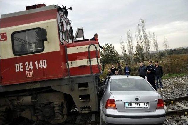 Eskişehir’de Raybüsle Otomobil Çarpıştı: 1 Yaralı