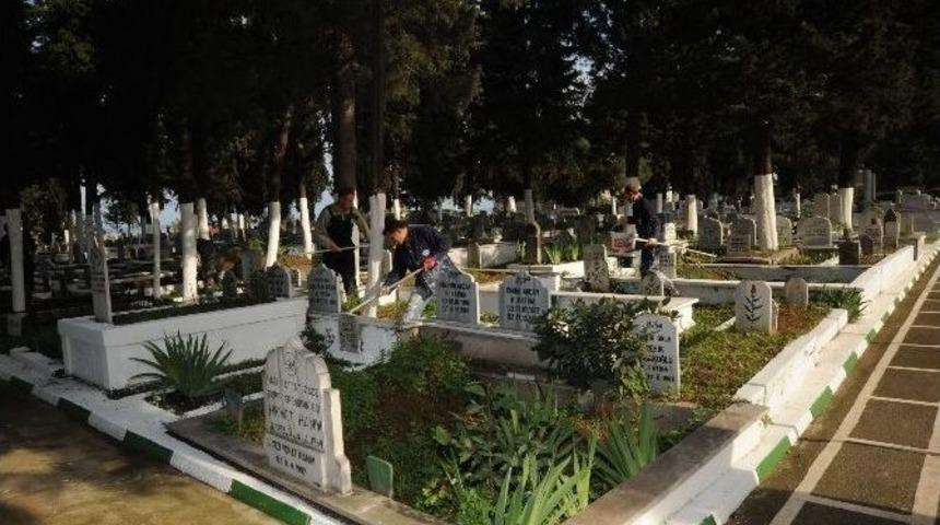 Trabzon&rsquo;da Mezarlıklarda Doluluk Oranı Arttı