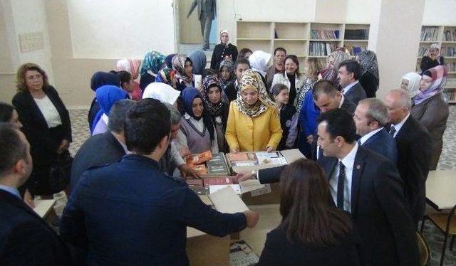 Esenyurt Belediyesi’nden Kızıltepe’ye Kitap Yardımı