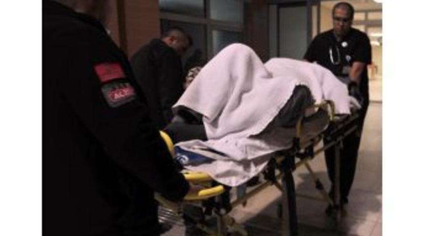 Dinamitin Savurduğu Kaya Par&ccedil;ası İş&ccedil;iyi Yaraladı