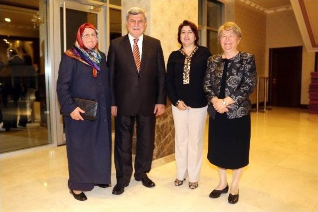 Rekt&ouml;r Komsuoğlu&rsquo;ndan Duygusal Veda