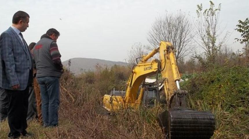Saltukova&rsquo;da Dere Yatakları Temizleniyor