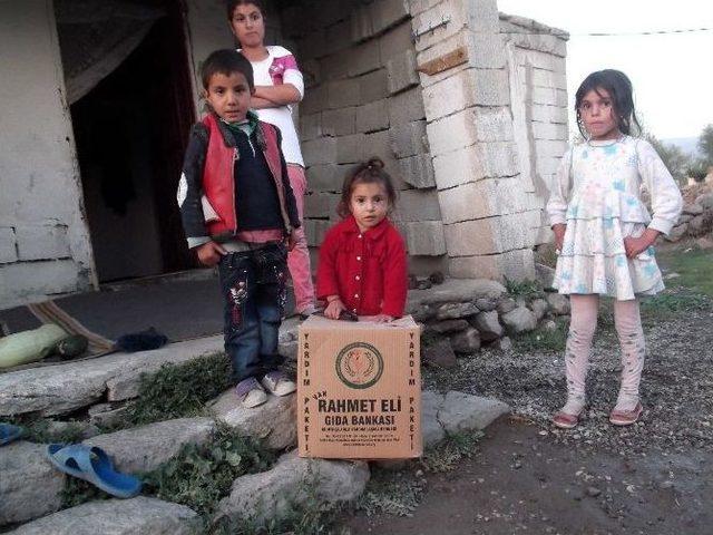 Rahmet Eli Derneği&rsquo;nden 105 Aileye Yardım 1