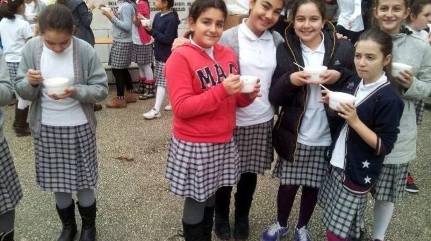 Malzemeler &Ouml;ğrencilerden, Aşure &Ouml;ğretmenlerden