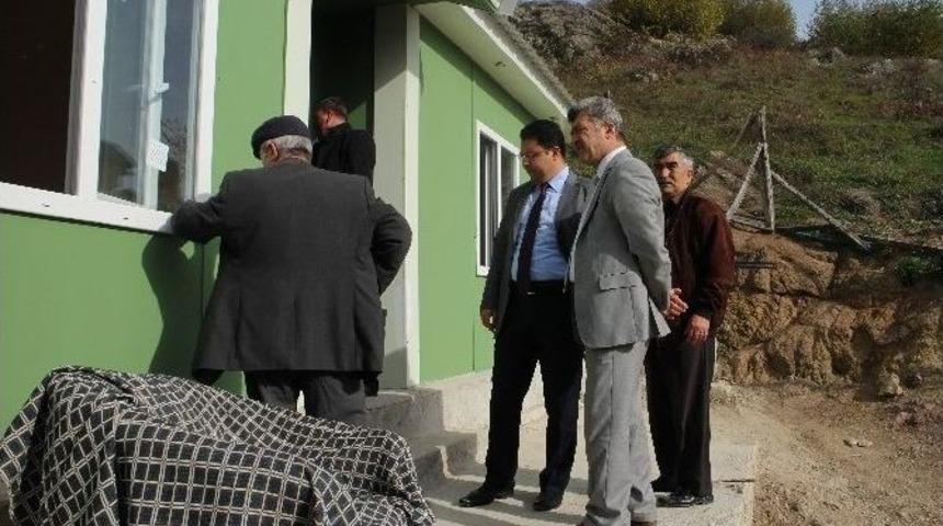 Kaymakam &Ouml;zcan Sydv Tarafından Yapılan Evleri Gezdi