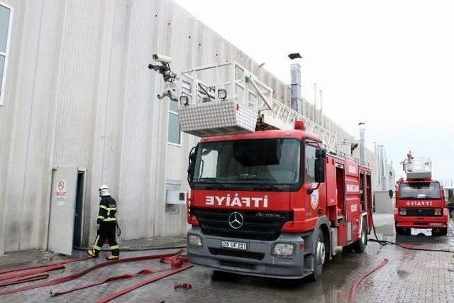 Boya Fabrikasında &Ccedil;ıkan Yangın Korkuttu 1