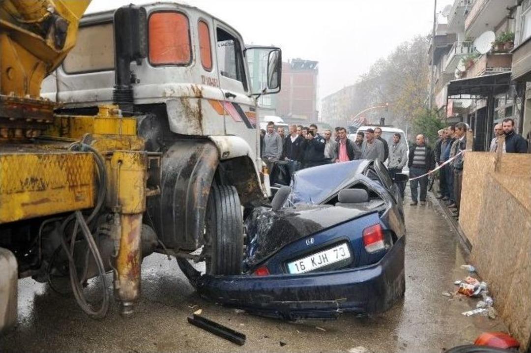 Vincin Otomobilin &Uuml;zerine Devrildiği An Kamerada