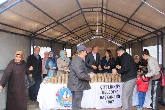 Çiftlikköy Belediyesi Aşure Dağıttı