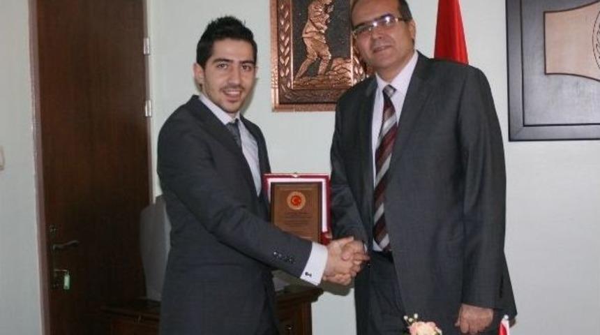 T&uuml;rkiye Gen&ccedil;lik Ve Spor Konfederasyonu&rsquo;ndan H&uuml;k&uuml;ml&uuml;lere Şiir Dinletisi