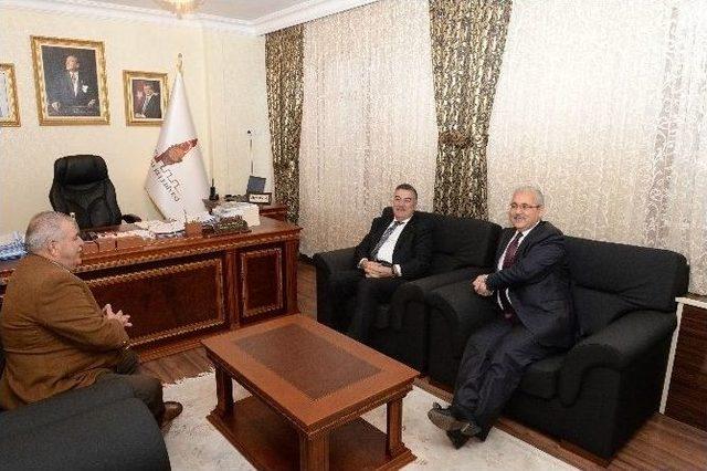 Valilerden Başkan Mah&ccedil;i&ccedil;ek&rsquo;e Ziyaret 1