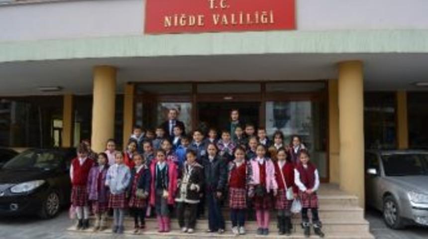 Ulukışla&rsquo;lı Minik &Ouml;ğrenciler Valiliği Gezdi