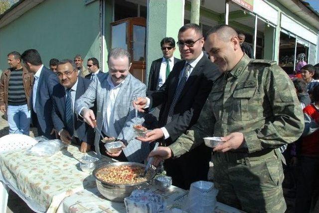 Kaymakam Sarı Ve İl&ccedil;e M&uuml;d&uuml;r&uuml; Ceylani Aşure G&uuml;n&uuml;ne Katıldı 1