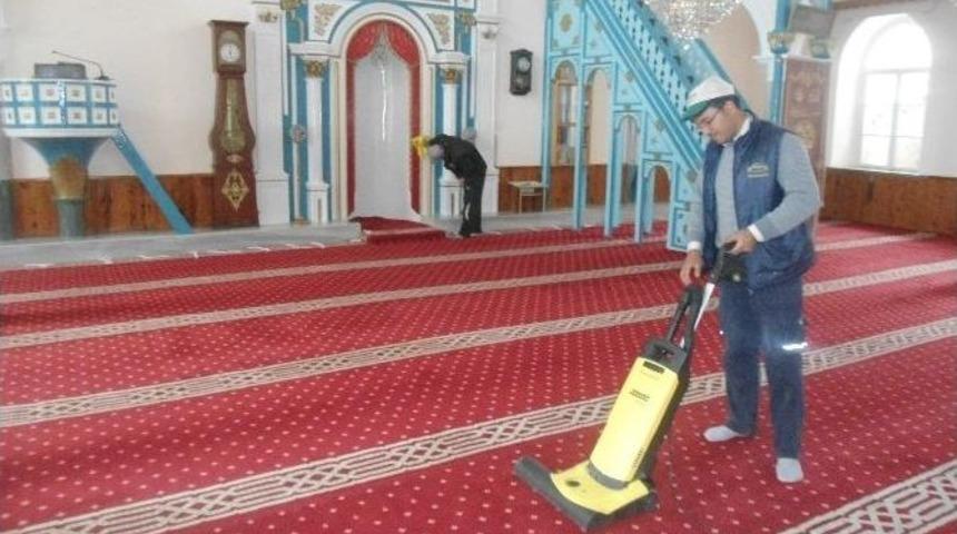 &Ouml;demiş&rsquo;te Camiler Her Cuma Temizlenecek