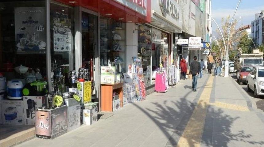 Kaldırım İşgali Yapan 17 Esnafa Para Cezası