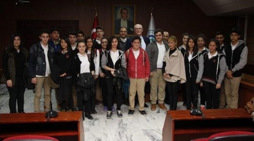 Başkan Kurt&rsquo;tan &rsquo;&ccedil;ocuklarımızın Sesine Kulak Vermeliyiz&rsquo; &Ccedil;ağrısı