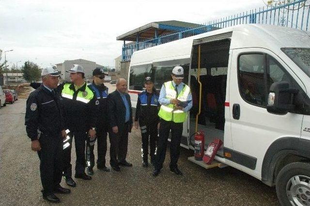 Manavgat&rsquo;ta Okul Servislerine Denetim 1