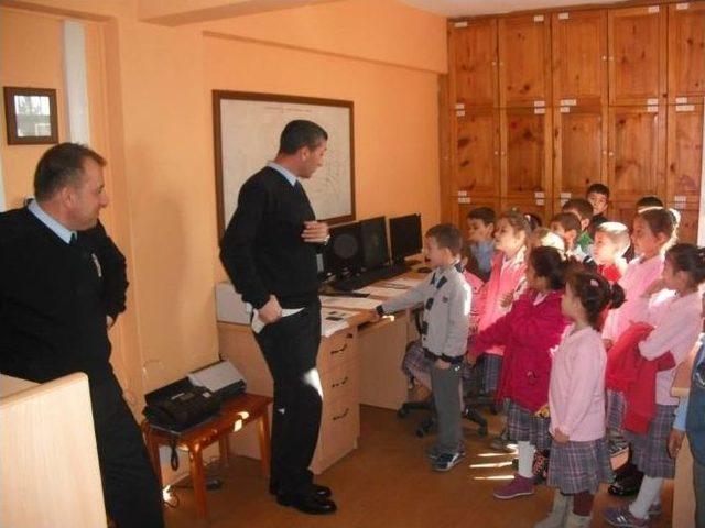 Minik &Ouml;ğrencilerden Polise Ziyaret 1
